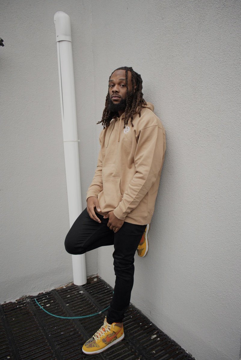 getrightfitnss's tweet photo. New @JaJaApparel X @getrightfitnss MERCH is OTW 🙏🏾🔥🔥 https://t.co/ZPYIQImESn