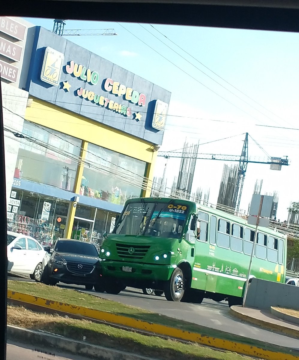 KikaSf1's tweet photo. Choque en cubilete y López Mateos
#Trafico 
Larga fila por la lateral https://t.co/65swrwWLjX