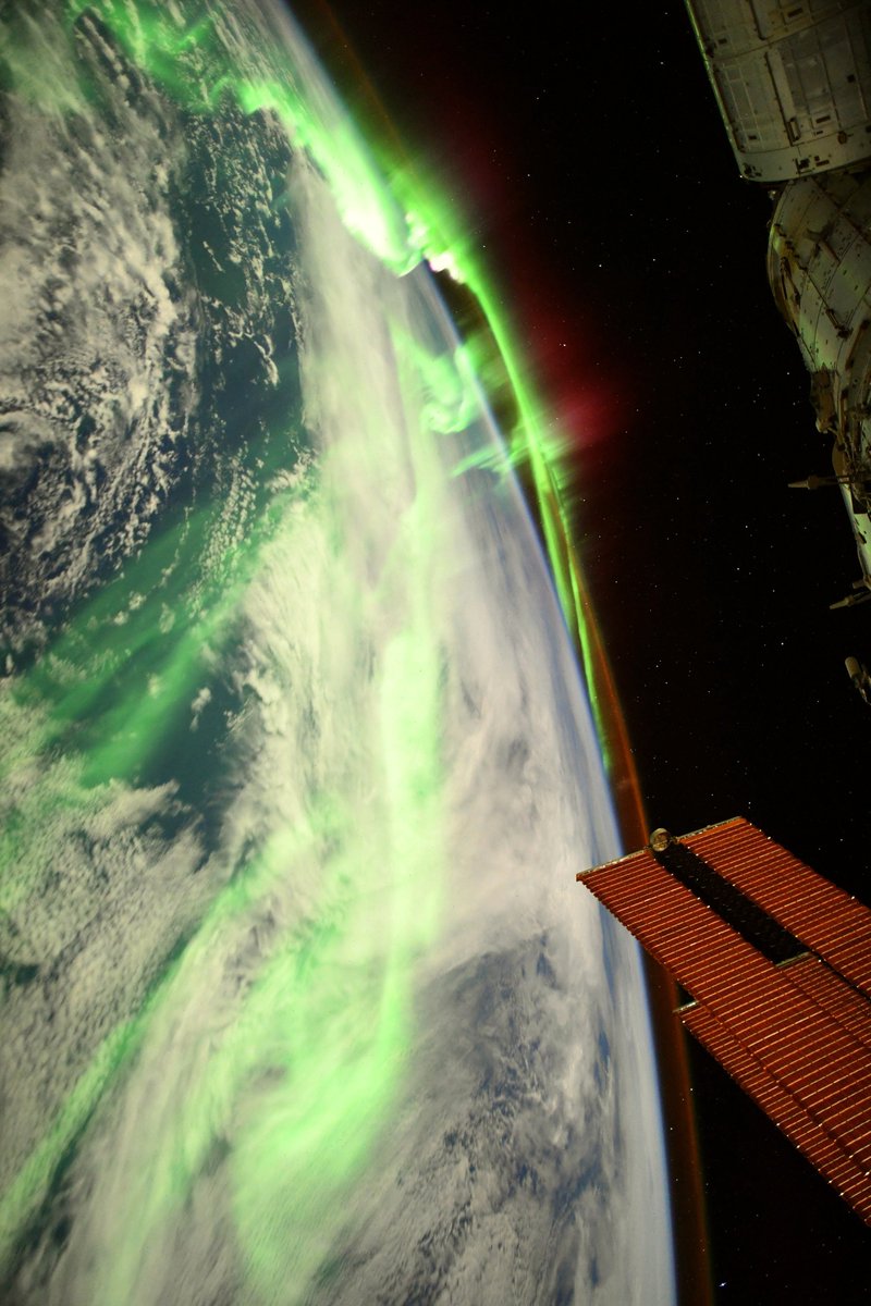 uhd2020's tweet photo. Aurora from space! https://t.co/rY9uqD52Vu