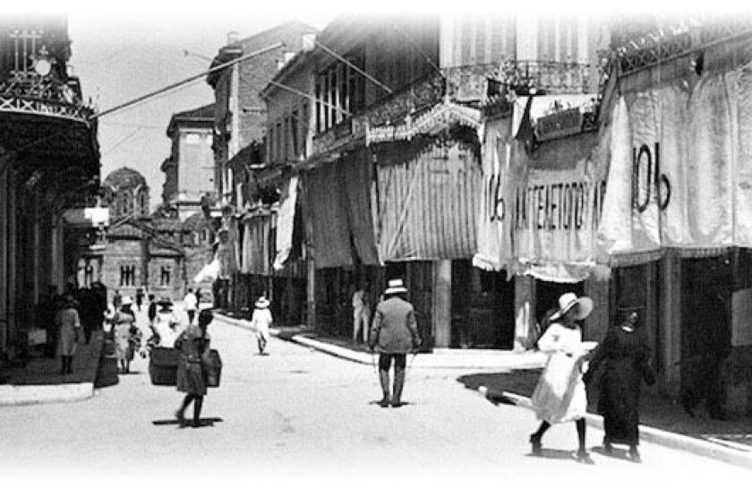 GreektownChi's tweet photo. Did you know the #GreatChicagoFire had a hand in the development of Greektown? Christ Chakonas, the credited founder, came to Chicago from Sparta & saw opportunity in the ruins.
Now it's filled with authentic stores & restaurants & the community has tripled! #chicagogreek https://t.co/Rtd0l0tF0l