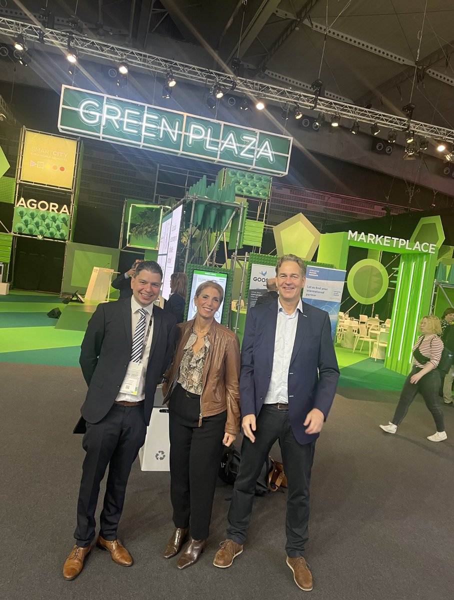 LuciaBayce's tweet photo. @SmartCityexpo acompañada por Jens-Thorsten Rauer para conocer de primera mano las propuestas de innovación dirigidas a la transformación de las ciudades en los próximos años. Gracias Sascha Thorn por ser un gran anfitrión https://t.co/bKlESnPJR5
