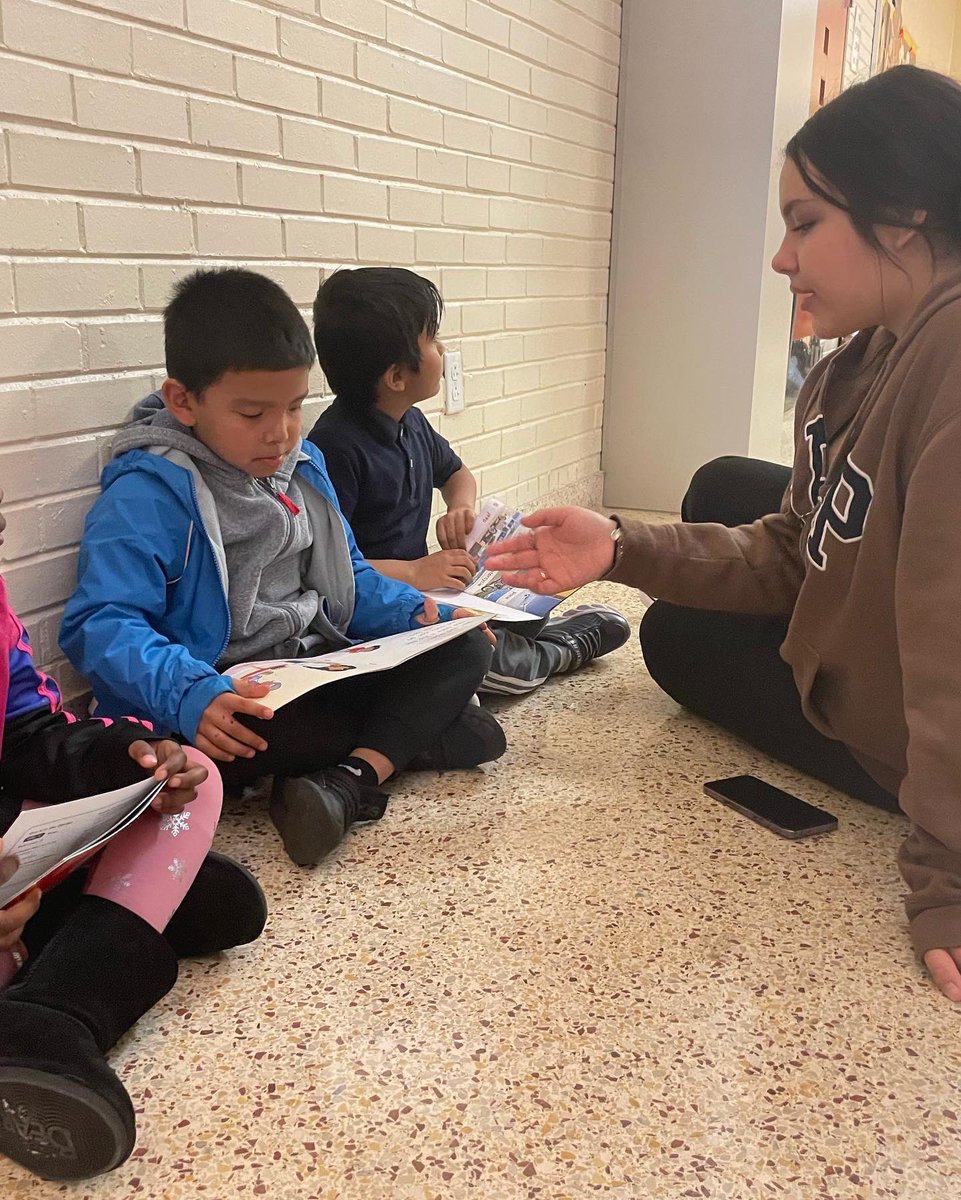 DrCarynHuber's tweet photo. Creating a vertical learning community with our feeder elementary school. Dunbar students listened to Meadowthorpe Kinders read their favorite books. #authenticlearningexperiences #partnerships @Southside_Tech @MeadowthorpeEl @fcpsky @pldsoccer #wearedunbar https://t.co/L8lH9kMrCx