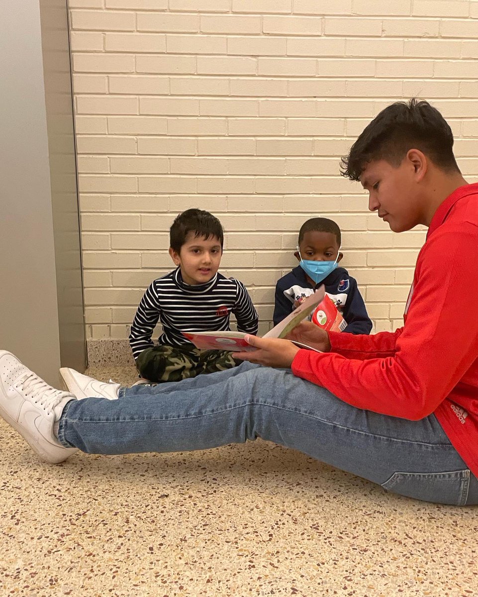 DrCarynHuber's tweet photo. Creating a vertical learning community with our feeder elementary school. Dunbar students listened to Meadowthorpe Kinders read their favorite books. #authenticlearningexperiences #partnerships @Southside_Tech @MeadowthorpeEl @fcpsky @pldsoccer #wearedunbar https://t.co/L8lH9kMrCx