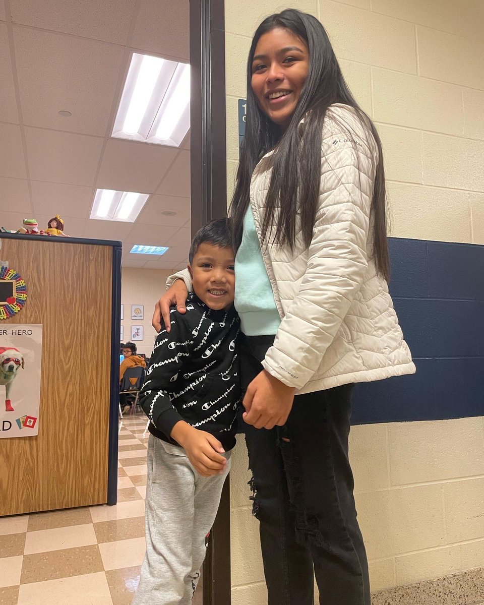 DrCarynHuber's tweet photo. Creating a vertical learning community with our feeder elementary school. Dunbar students listened to Meadowthorpe Kinders read their favorite books. #authenticlearningexperiences #communitybasedmentoring #partnerships @fcpsky @pldsoccer @southsidetechnicalcenter #wearedunbar https://t.co/XsEGnCsDnU
