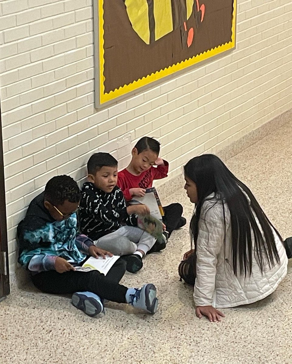 DrCarynHuber's tweet photo. Creating a vertical learning community with our feeder elementary school. Dunbar students listened to Meadowthorpe Kinders read their favorite books. #authenticlearningexperiences #communitybasedmentoring #partnerships @fcpsky @pldsoccer @southsidetechnicalcenter #wearedunbar https://t.co/XsEGnCsDnU