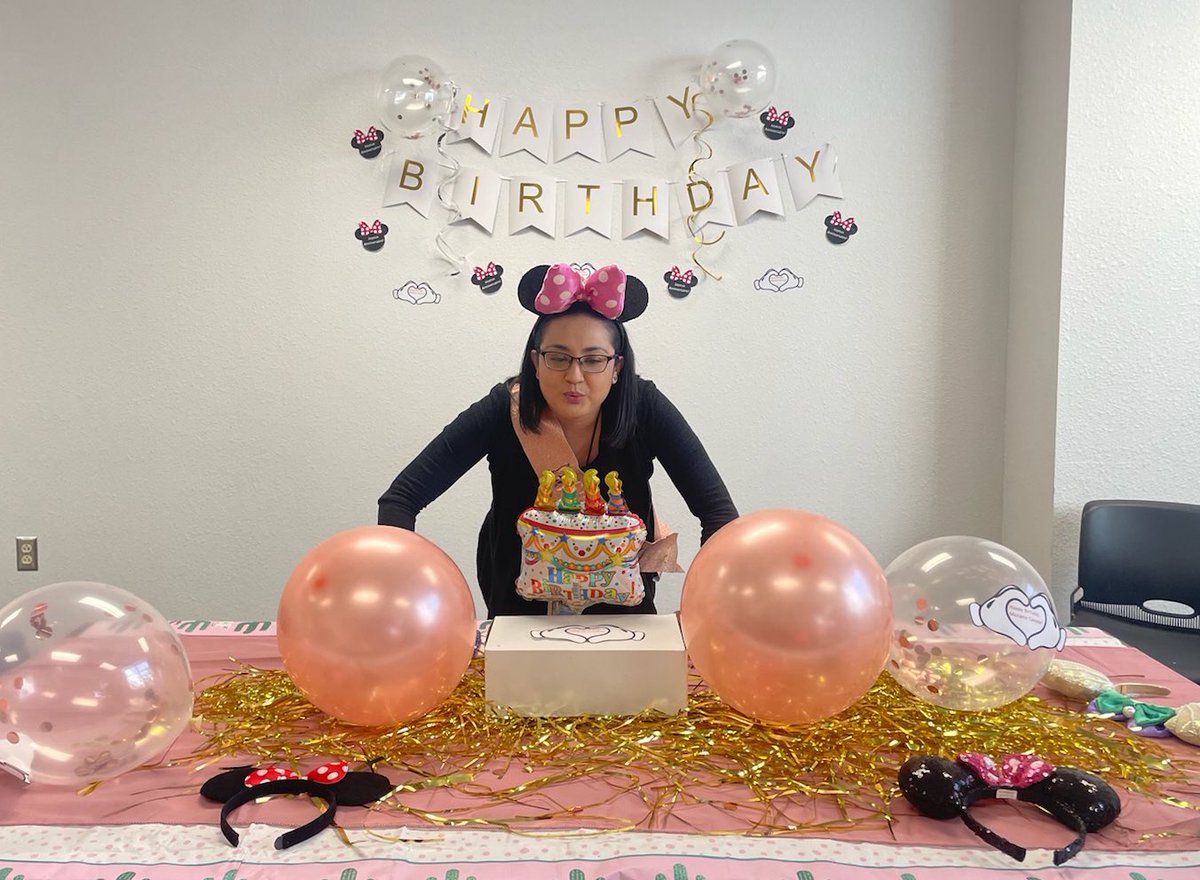ehs_lote's tweet photo. Eastlake LOTE would like to wish a magical birthday to Madame Cavazos 💕🎂🥳 #JoyeuxAnniversaire 🎉 https://t.co/gxzkhz1NTg