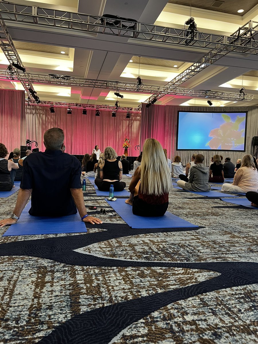 shokatstyle's tweet photo. The signs are a little different here. And I'm listening to all of them, real and symbolic. #spiritual #retreat #maui #depthsofbeing https://t.co/WlKxfyy93j