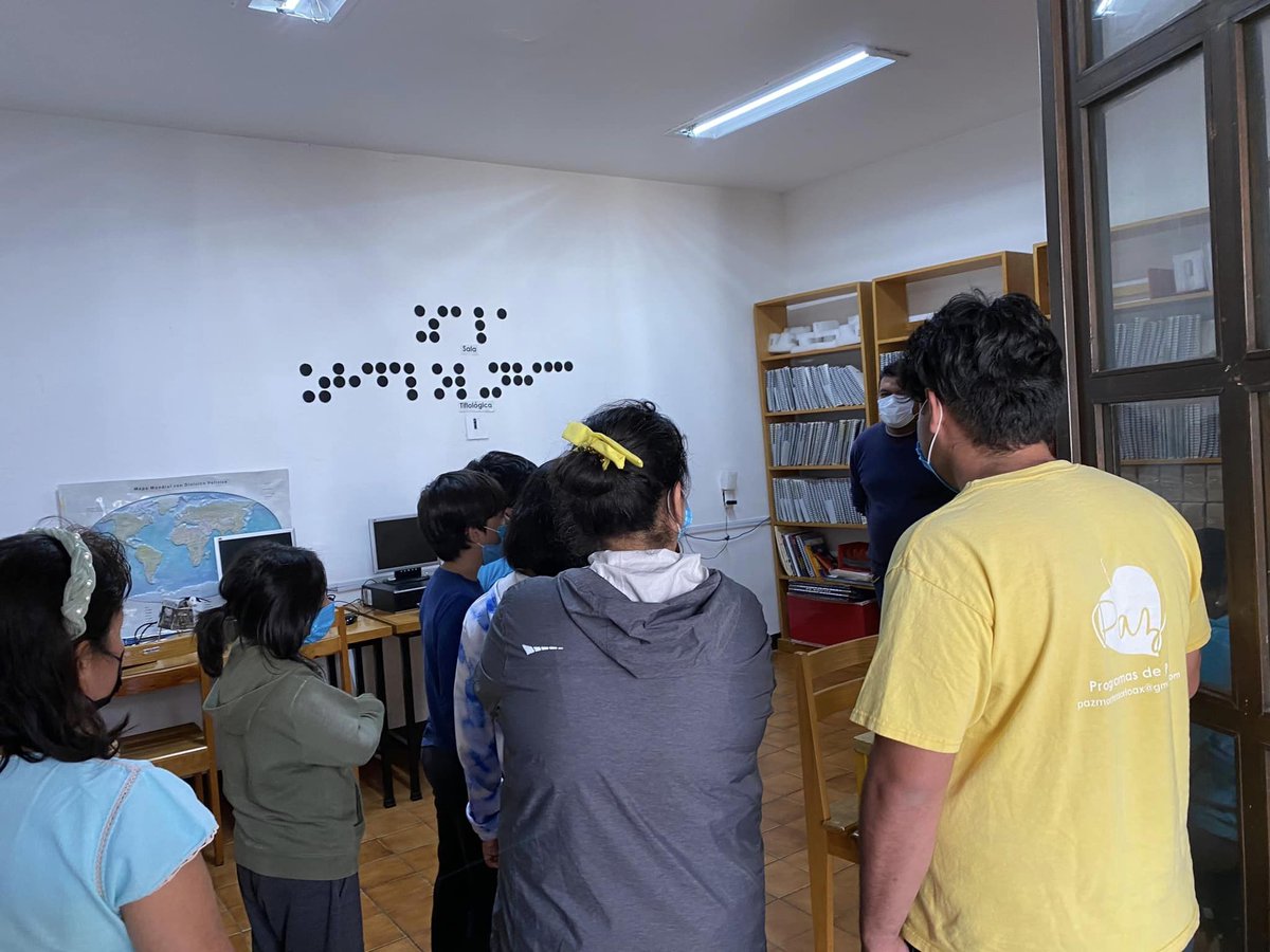 BPC_Oaxaca's tweet photo. Hoy en la BPC nos visitaron los alumnos de la Escuela La Paz Montessori, quienes tuvieron una visita guiada de nuestra institución. https://t.co/2djvVs5IxC