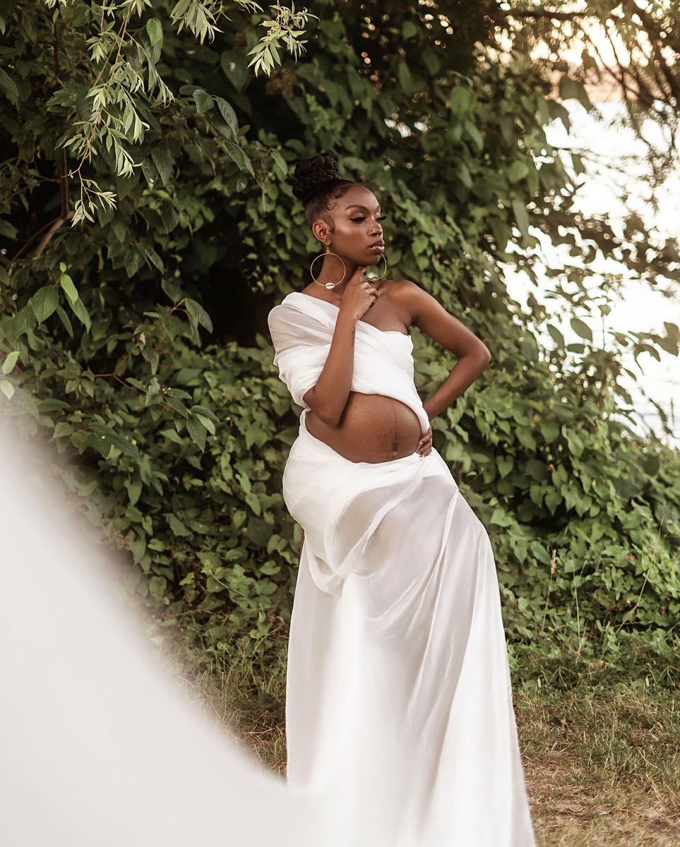 Miakvisuals's tweet photo. Carrying love 🤎 portraits of @Dymondprice 
#seattleportraitphotographer #seattlematernity #seattlematernityphotographer #tacomamaternityphotographer https://t.co/liiOLUIBrj