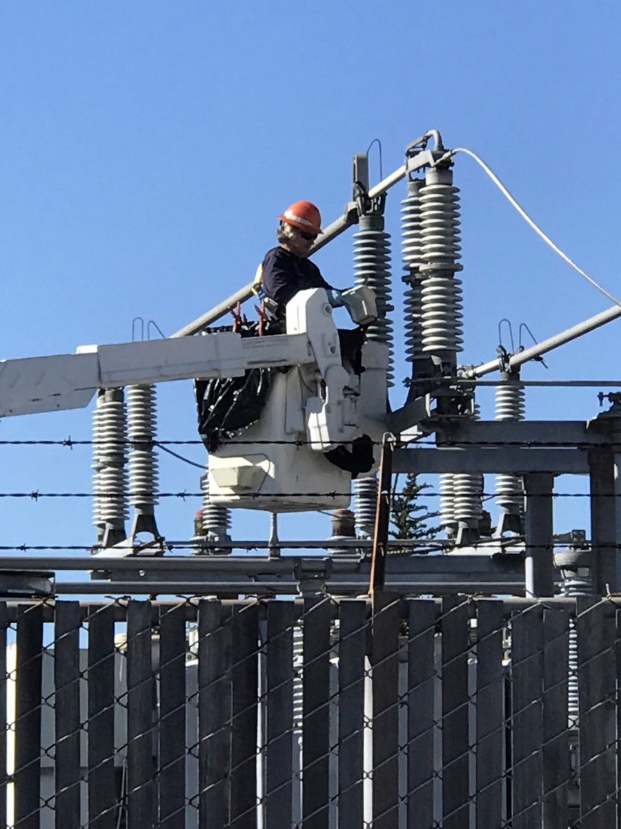 AlamedaMuniPwr's tweet image. This past weekend, AMP crews were performing some system maintenance at one of our substations. This type of routine maintenance helps keep our system running reliably for all Alamedans. Thanks to our crews for their hard work! #poweringourcommunity