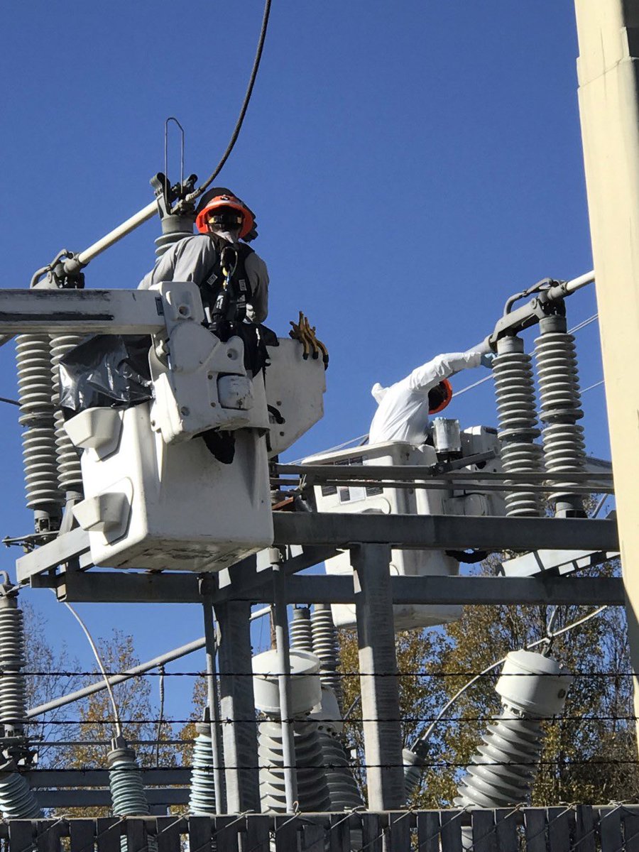 AlamedaMuniPwr's tweet image. This past weekend, AMP crews were performing some system maintenance at one of our substations. This type of routine maintenance helps keep our system running reliably for all Alamedans. Thanks to our crews for their hard work! #poweringourcommunity