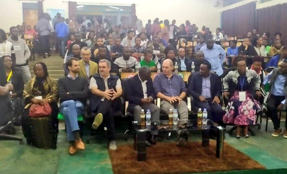 AgriterraRwanda's tweet photo. At @UR_CAVM, a parallel session led by @P_Karangwa, @jasperspikker, the campus principal, and other participants discussed the complementarity between knowledge institutes and farmers for youth integration into agriculture, especially into potato value chain.

#Potatoweek 2022 https://t.co/ODJzfWeT6y