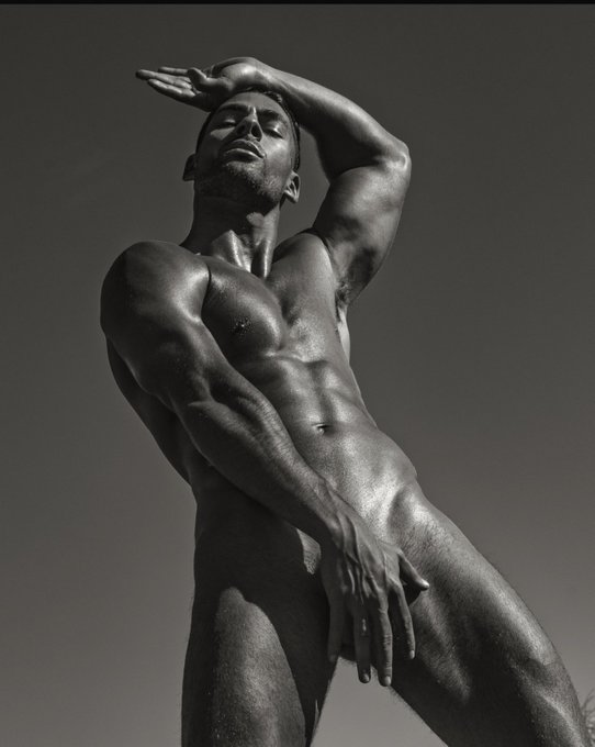 Look me in the eyes ❤️🥵 https://t.co/vhBDuwN7oK