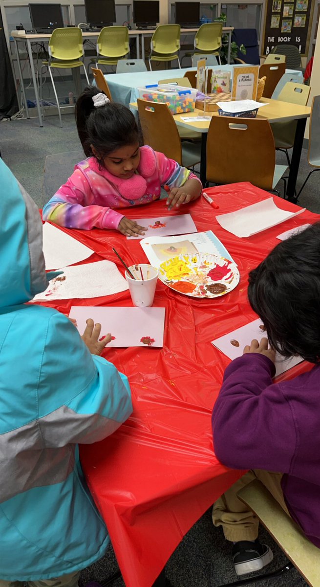 mskiedaisch's tweet photo. Thank you @VRELibrary for letting us make adorable finger paint cards for Thanksgiving! They turned out so well! https://t.co/HDI2CuRwS8