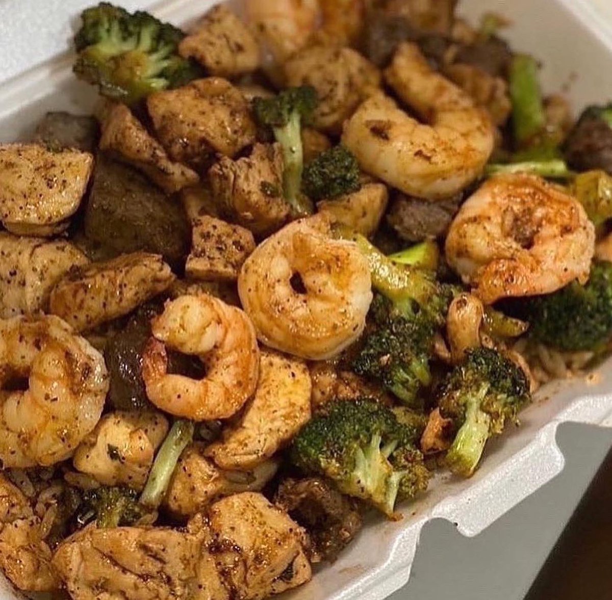 TriggaMeals's tweet photo. Tonight’s menu starting at 6:15!!! Please RT and share for your chance to win a FREE meal for yourself AND A FRIEND!!!
(Both must be following to win) https://t.co/8k2WvJmL7g