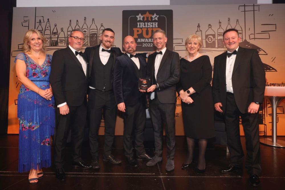 IrishPub_Awards's tweet photo. Congratulations to @CollinsBarDoora Winner of Best Food Pub 2022 Huge thank you to our sponsor @MusgraveMPlace #IrishPubAwards2022 #BestFoodPub https://t.co/yNX0XCfwJi