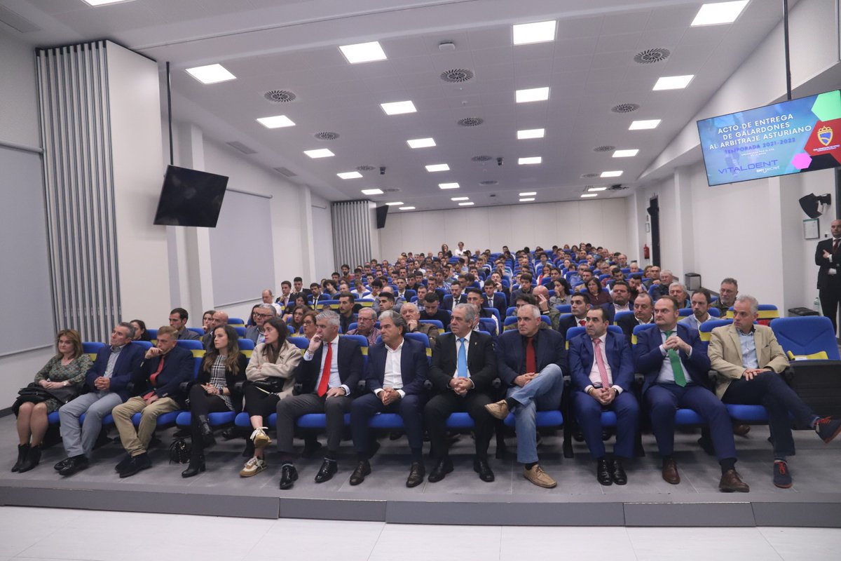 asturfutbol's tweet photo. El acto contó con la presencia de la Junta Directiva de @asturfutbol y también con la de Vicente Lizondo Cortés, Vicepresidente del @CTARFEF https://t.co/Dr6012alGH