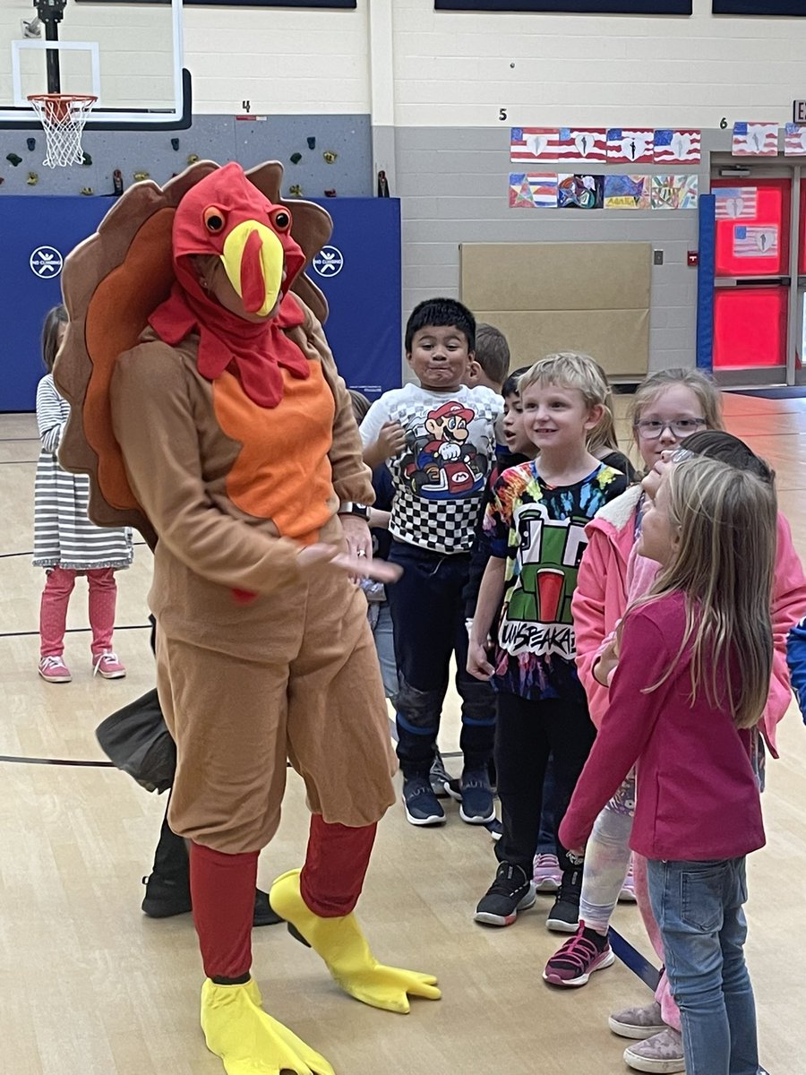JackPNixSchool's tweet photo. JPN students had a special surprise TURKEY visitor today to get us ready for THANKSGIVING!!!🦃😋 A huge shout out to Amanda Lammers for putting a smile on our students’ faces today! https://t.co/UvVe3xemLD