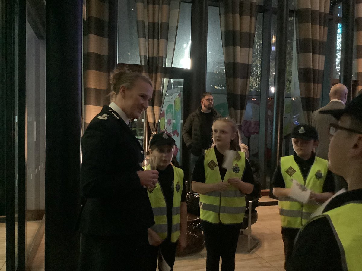 MrsJacoGarston's tweet photo. Mini Police giving a guard of honour at the Community First Award’s @MerseyPolice @GarstonCE https://t.co/JCw9KxuRNx