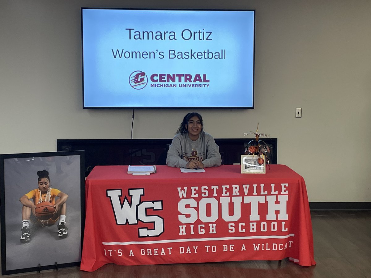 WSladycats's tweet photo. Big CONGRATS to our 2023 Cat @614tamaraortiz on her official signing with @CMUWBBall🏀🔥🏀 Big things ahead!! 🔥 https://t.co/tccRkOsETm