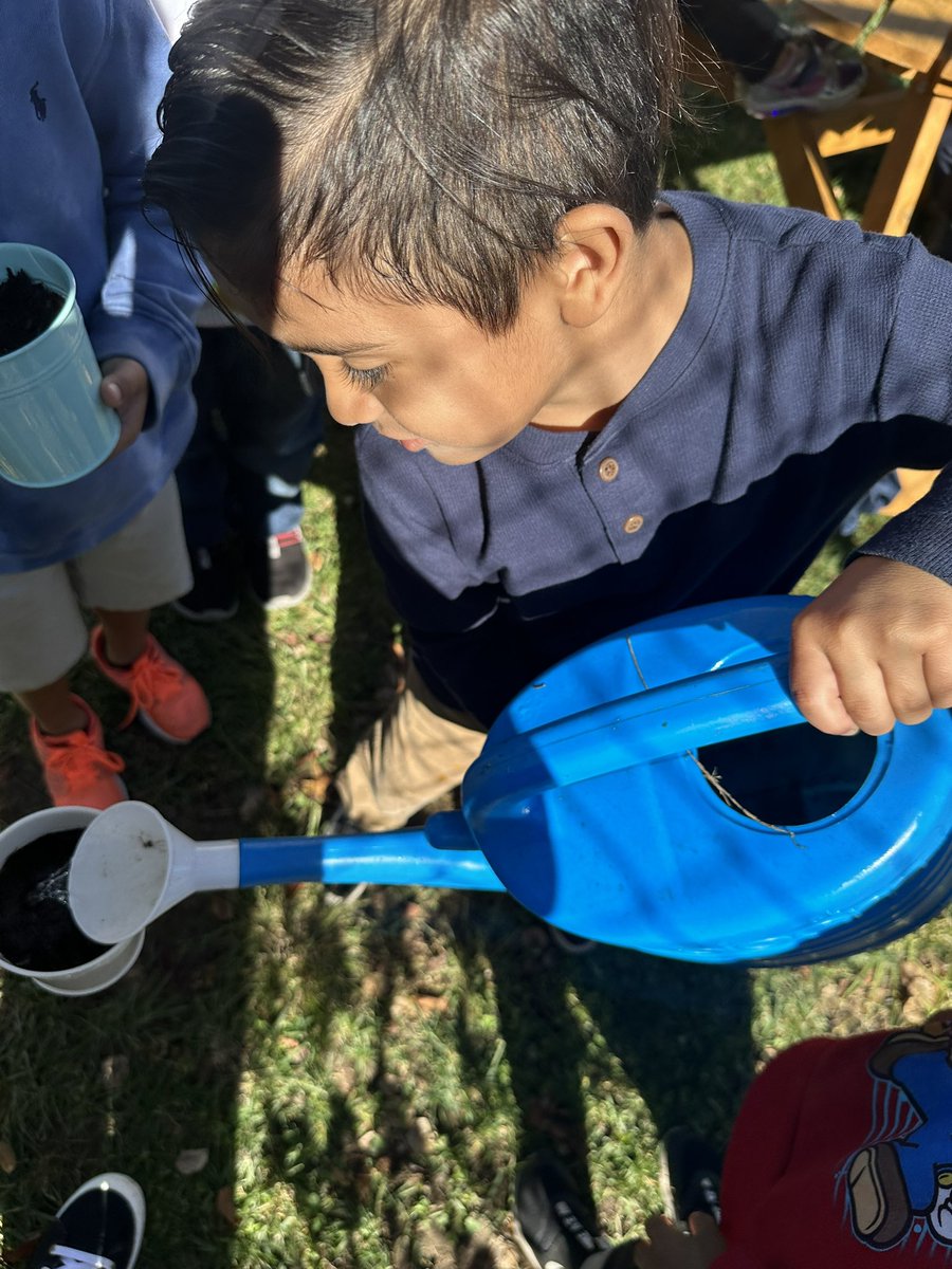 zayetzyj's tweet photo. @PanthersPW 1st graders doing seasonal planting 🪴 lessons. (Planted zanjas &amp; marigolds) they learned to talk positive to our plants to help them grow. @BCKPrograms #bckprograms #palmerway #NSDnow #plantshavefeelingstoo https://t.co/7GiQVdtbFj