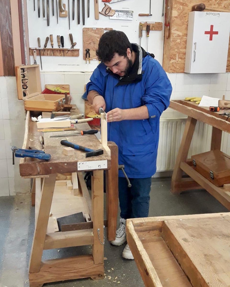 fpmaderaymueble's tweet photo. Gran día de competición entre nuestro alumnado para elegir a nuestros participantes en marzo de los #MadridSkills #maderaymueble #formacionprofesional #iesaranguren #educacion #olimpiadasfp #fuenlabrada https://t.co/zy0lcQUsn2