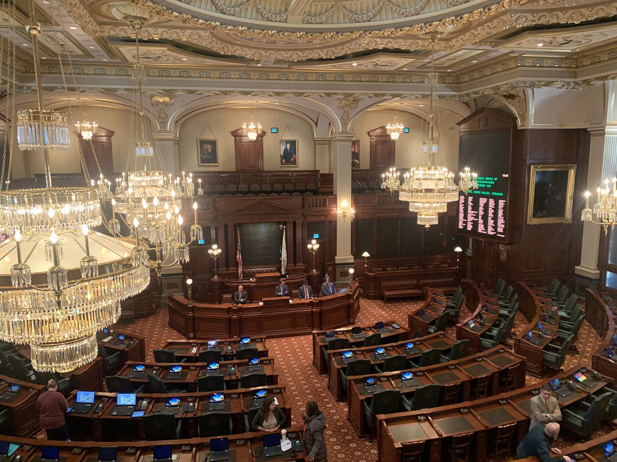 ameliaschafers's tweet photo. Members of the Chicago American Indian Community Collaborative traveled to Springfield today for the first Native American Summit. #caicc https://t.co/u1fbfCQpSt