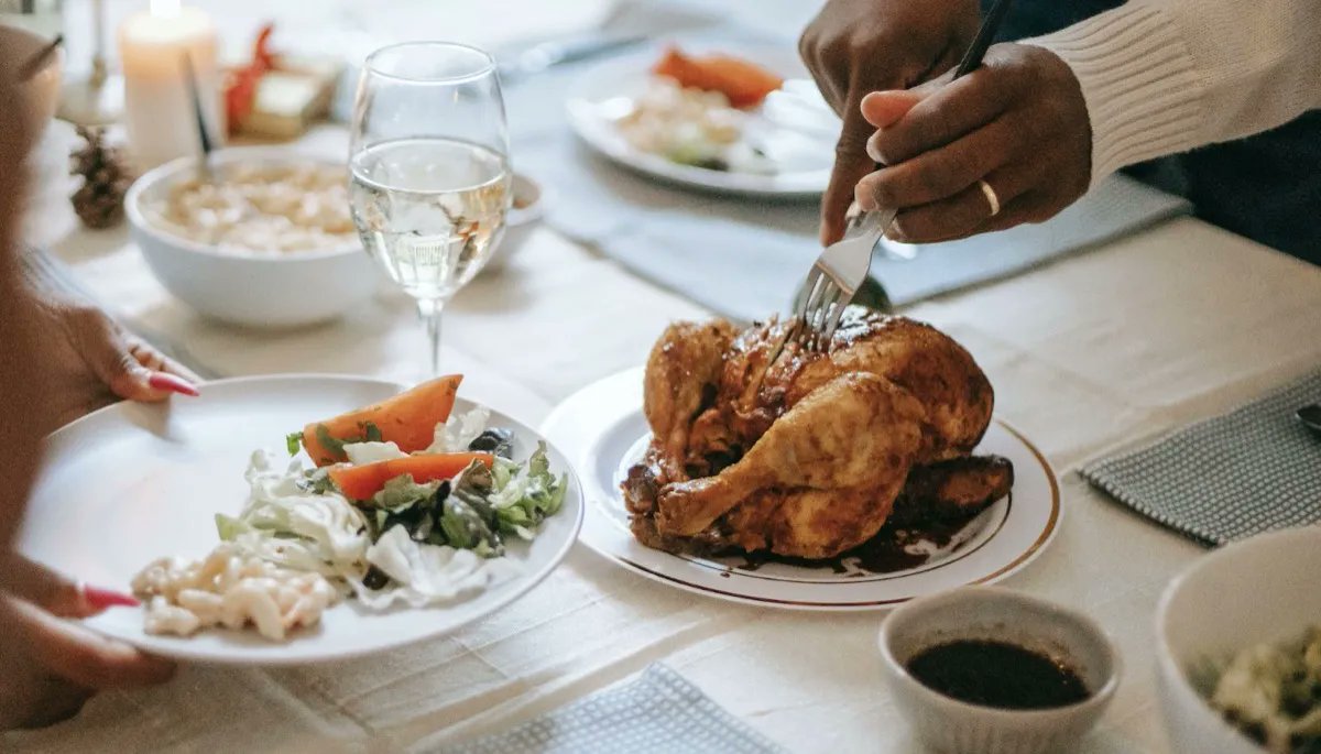 There are many habits that you can practice during the holiday season, but there is one that may be the most important of them all!  
buff.ly/3USCPHI  
#healthyholiday #healthythanksgiving