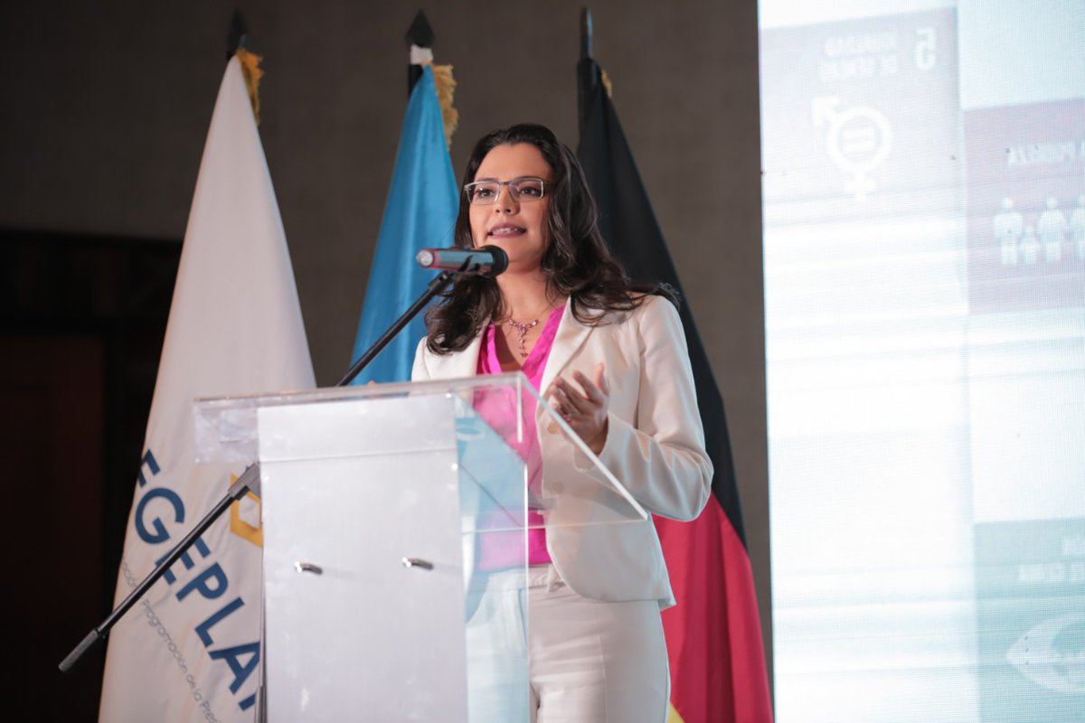 Segeplan's tweet photo. Comprometidos con la transparencia y la innovación, SEGEPLAN, implementa el uso de la plataforma https://t.co/LXGC1PZNXO que pone a disposición información confiable y actualizada respecto del cumplimiento de las Prioridades Nacionales de Desarrollo #PND. https://t.co/8ZGVTtB0ut