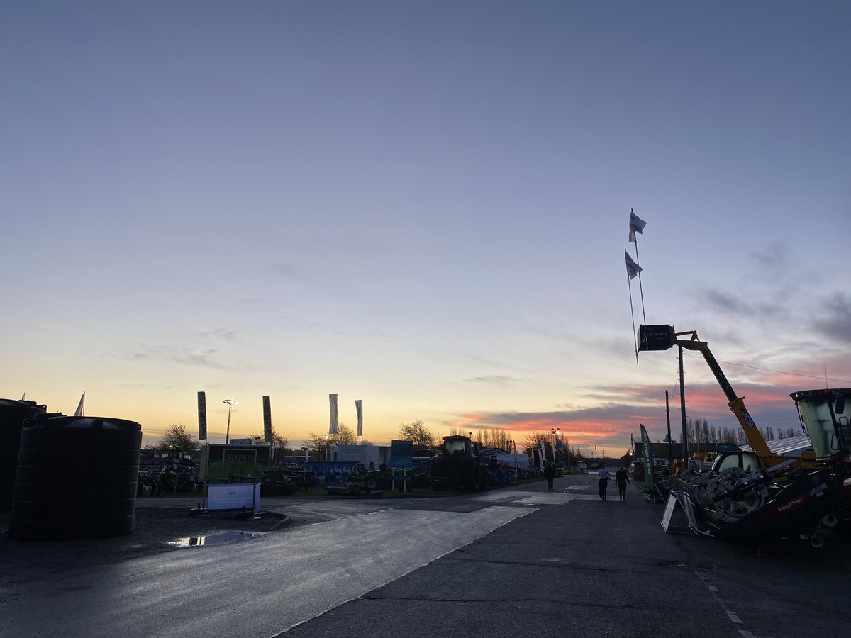 TarynWWCllp's tweet photo. Great first day at @MidsMachinery 🚜🌅
Nice to see lots of familiar faces and lots of new faces!
If you didn’t get chance to speak to us today, come pop over tomorrow for a cuppa & a @PockBakery sausage roll☕️😋
We also have lots of fab goodies to be won so come quick🤩 #MMS22 https://t.co/WgGoK4DszH