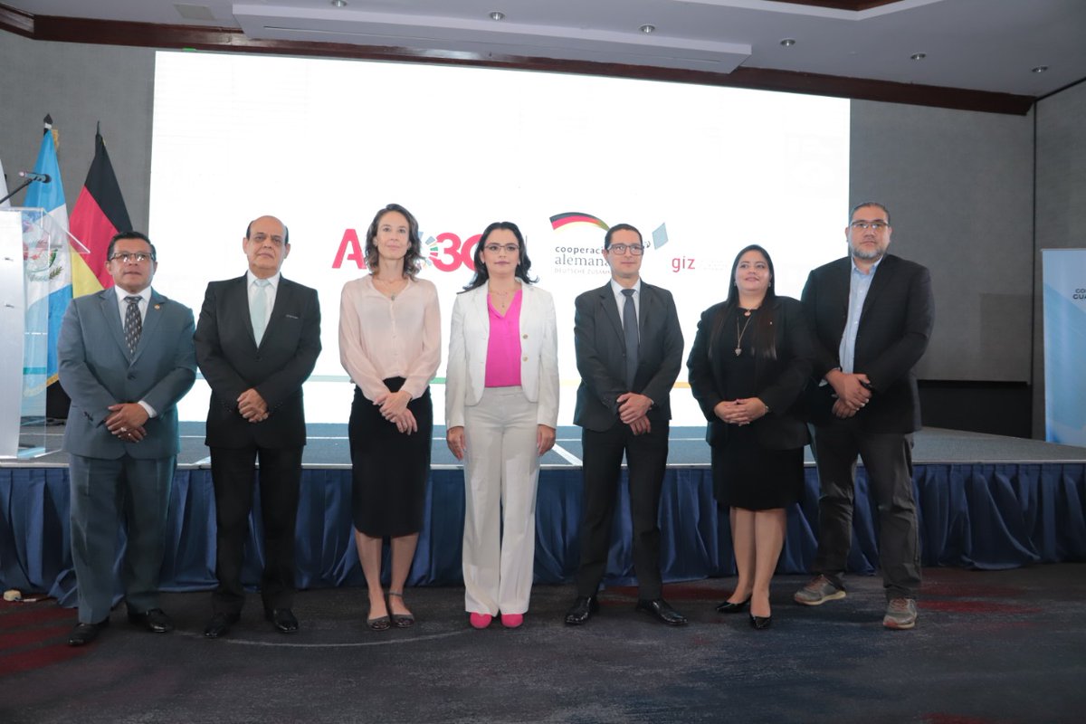 Segeplan's tweet photo. Comprometidos con la transparencia y la innovación, SEGEPLAN, implementa el uso de la plataforma https://t.co/LXGC1PZNXO que pone a disposición información confiable y actualizada respecto del cumplimiento de las Prioridades Nacionales de Desarrollo #PND. https://t.co/8ZGVTtB0ut