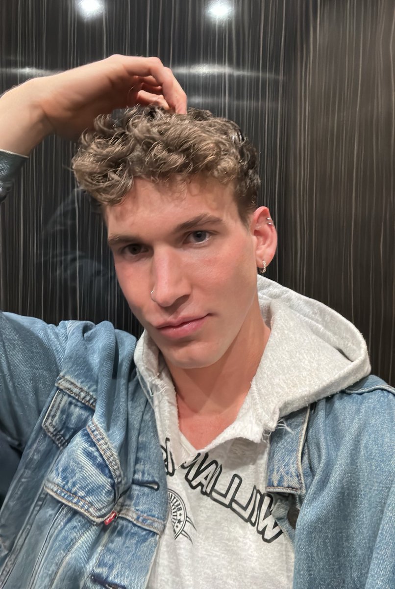 davisisawake's tweet image. Just rode in an elevator — incredible! So much easier than stairs