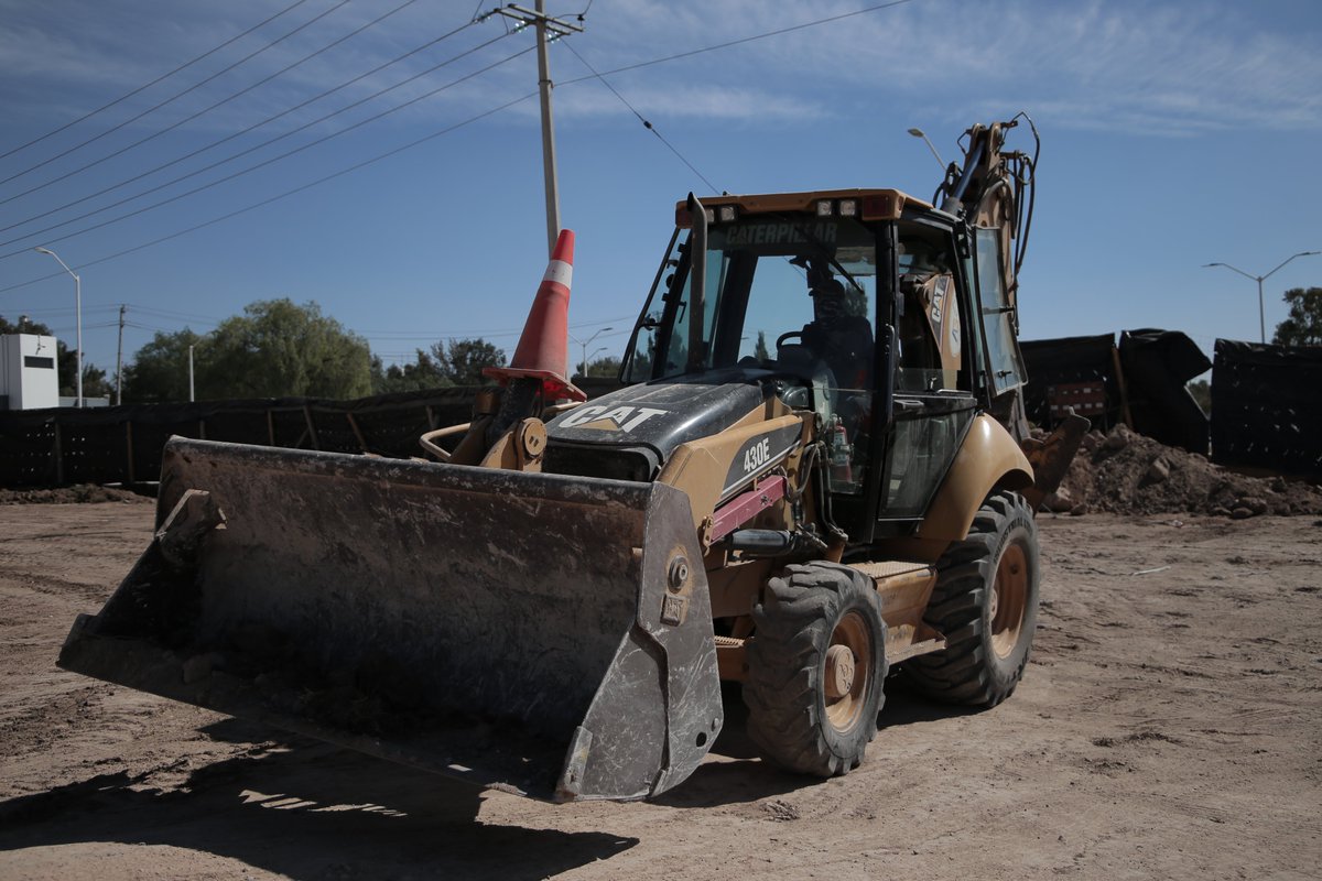 Nuestro Rector, el Doctor <a href="/JavierAvelarUAA/">Javier Avelar</a> realiza supervisión de obras en Ciudad Universitaria ✅ Las obras se realizan con recursos del Fondo de Inversión Pública Productiva y el Fondo de Aportaciones Múltiples.

Toda la información 👉 bit.ly/3tANvz7

#SomosUAA