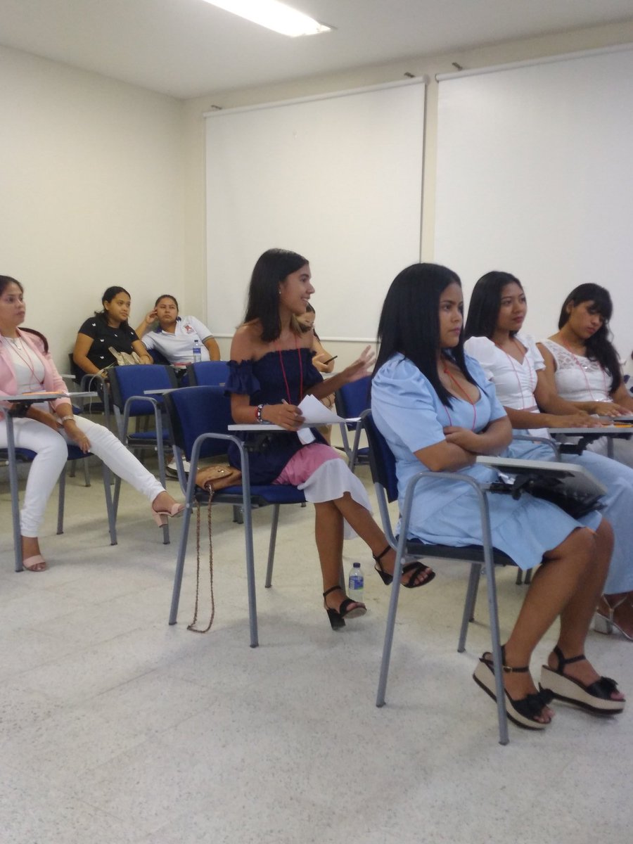 CarmenDaniris's tweet photo. #seminario el arte como medio de expresión oral y escrita @UGsedeMaicao @jaroldiazc https://t.co/KRLq2kYEiF