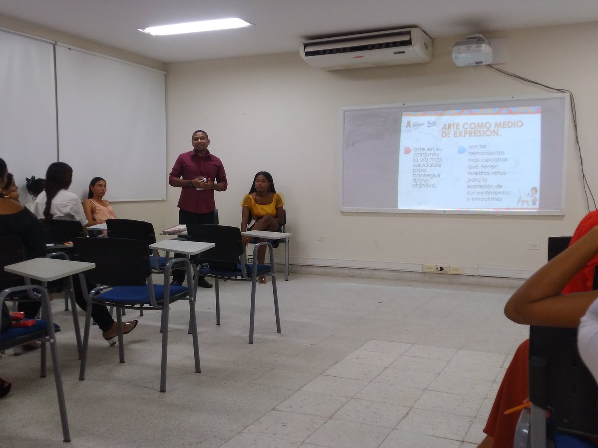 CarmenDaniris's tweet photo. #seminario el arte como medio de expresión oral y escrita @UGsedeMaicao @jaroldiazc https://t.co/KRLq2kYEiF