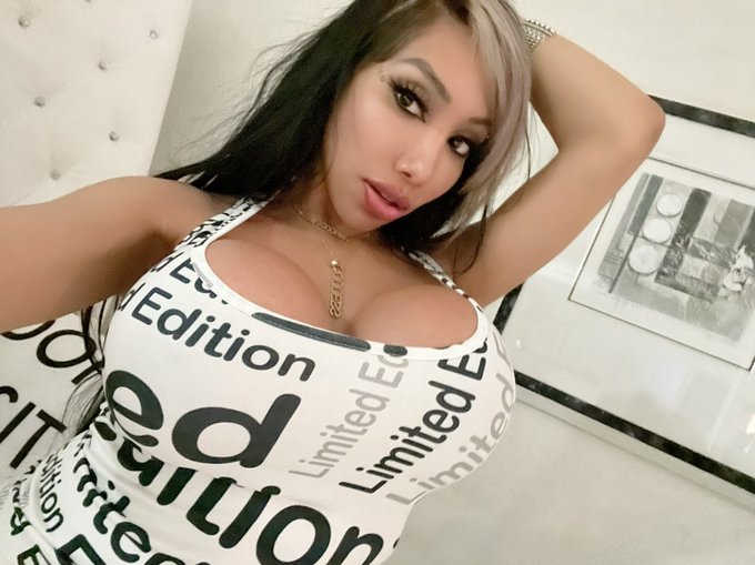 Limited edition more like only edition https://t.co/Ps7JZVyeKJ https://t.co/uk495mhNek<a href="/tag/anakaliyah"class="tags"><span>#anakaliyah</span></a>