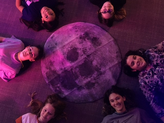 kseale_tech's tweet photo. 'Girls in STEM' @oakhillslions meet for the first time on an iconic day! #NASAMoonSnap🌑#Artemis🚀 https://t.co/Eu4oluWv3p