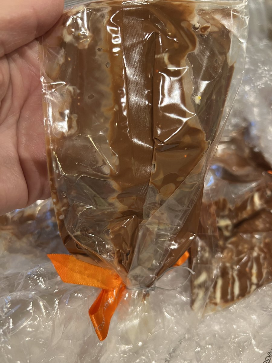 KDion1's tweet photo. @mrsprindables These are the “Gourmet Apples” that were delivered to me today! ABSOLUTE GARBAGE!! https://t.co/Xl7v2V4HHL