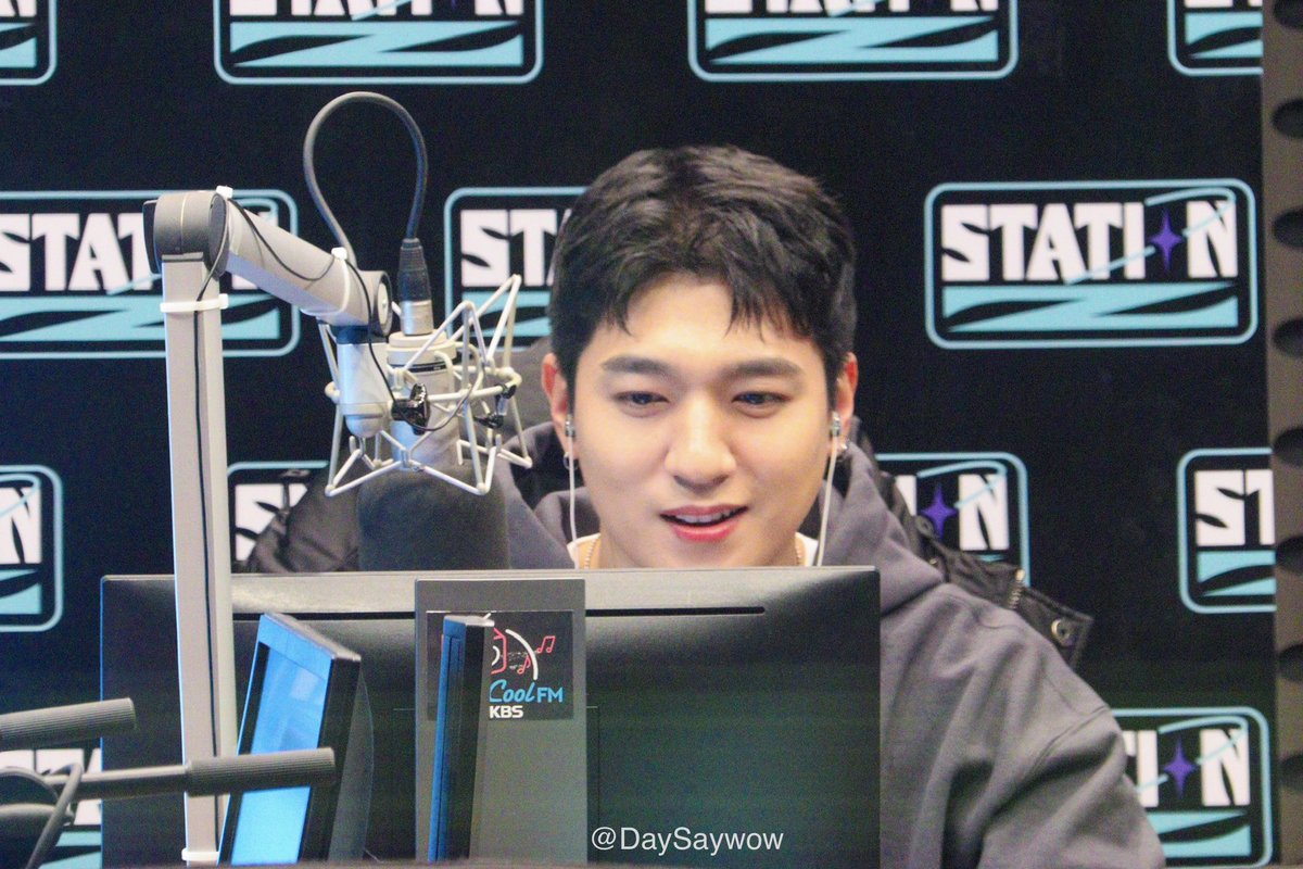 221117 성진
입꼬리 진짜 킹받네🥺