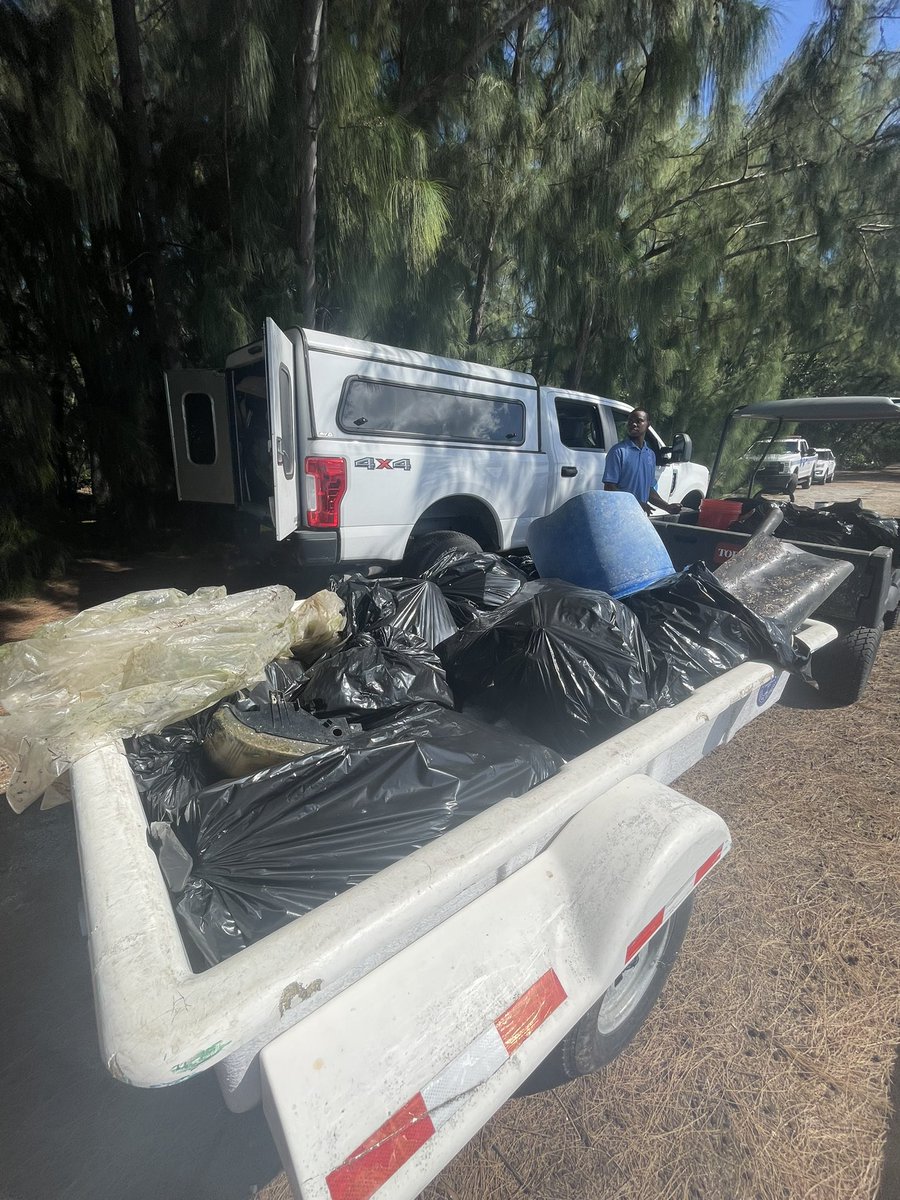 MPDMarinePatrol's tweet photo. Over 1000lbs of garbage was picked up today @CityofMiami #MiamiMarineStadium special thanks to @MiamiDadeEM &amp; @miamiparks for assisting @MPDMarinePatrol #BiscayneBay #KeepBiscayneBeautiful 🌊🐟🐠🦀🐬🚮🚯 https://t.co/CzeacD9VLf
