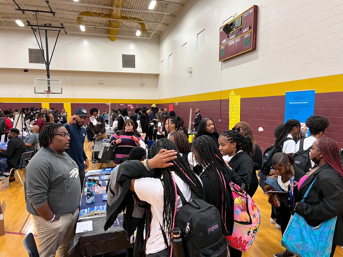 We hosted a College & Career Fair @eldorado_hs at the African American Student Summit by @CCDBC earlier this week,

Thank you to all the organizations that helped to make it a success.

#Diversity #Equity #Inclusion #Access #IAEDinCTE #CareerTechEd #STEM #Workforce