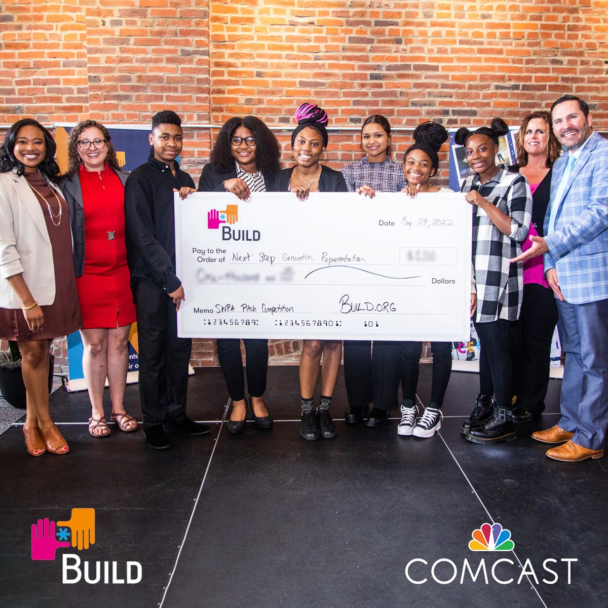 comcast's tweet photo. 'Tis the season! 🎁 For every $1 movie rented during the holidays, #XfinityRewards will make a matching donation to nonprofit @BUILDNational up to $100K.
 
BUILD is a partner through #ProjectUP - our $1B commitment to advancing digital equity. Learn more: https://t.co/7hUHCfmneN https://t.co/rFlBIvtLwu