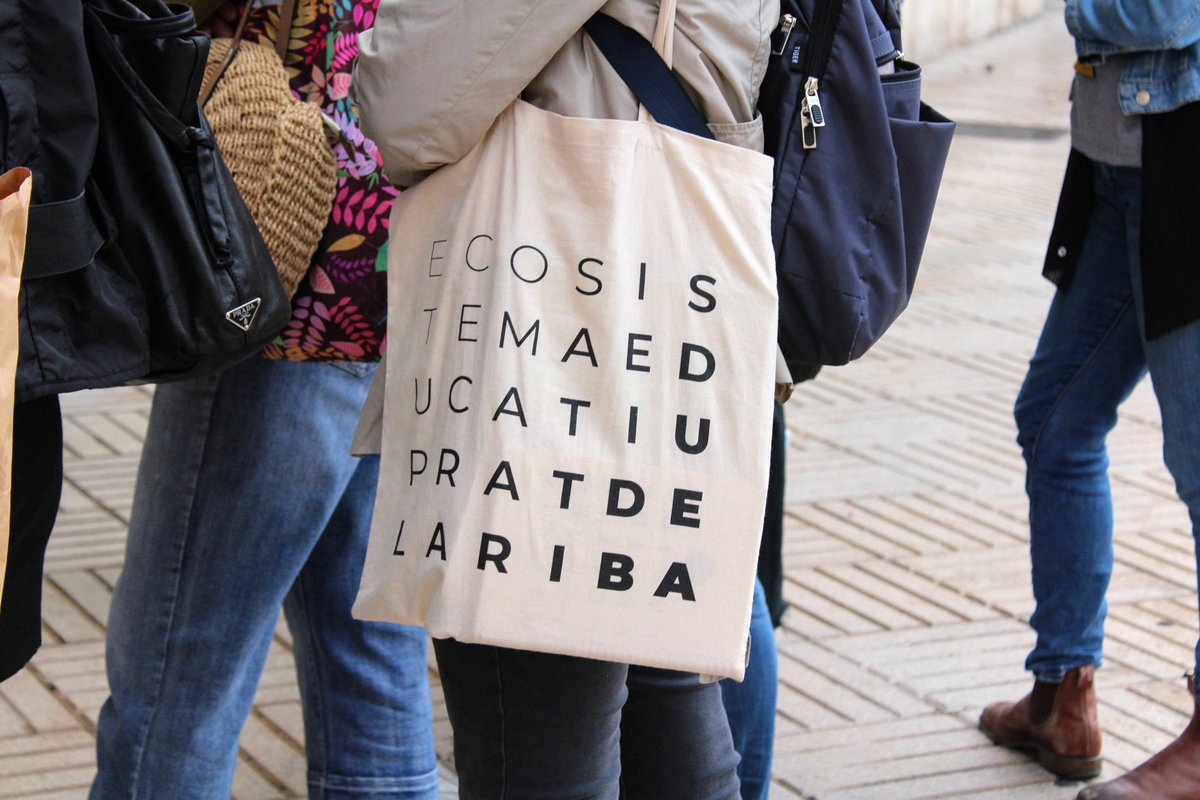 EscPratdelariba's tweet photo. Un nou camí per connectar equipaments culturals amb les escoles, com un espai més de treball del propi centre educatiu.
Gràcies Regidoria d'Educació i @reuscultura per aquesta iniciativa!
#EcosistemaEducatiu
#Vivadiversaipública
#vincles #projectevincles #casarull #XEPR https://t.co/AYo6aMACBy