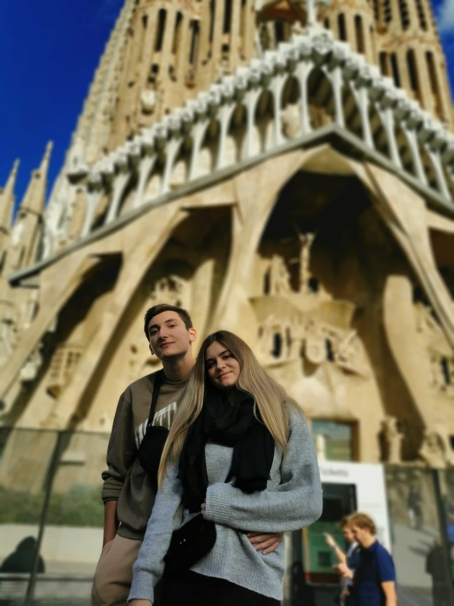 TrueKlausi's tweet photo. Second time in Barcelona, first time for Julia tho and the City looks great. Love the feeling here and ready for some fun time at #TechRepublic6 https://t.co/LcwH6OcIj3