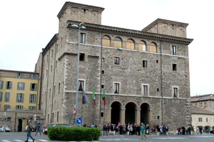 Terni, groviglio nel centrodestra dopo l'uscita di Bandecchi: Lega all'attacco umbriadomani.it/terni/terni-gr…