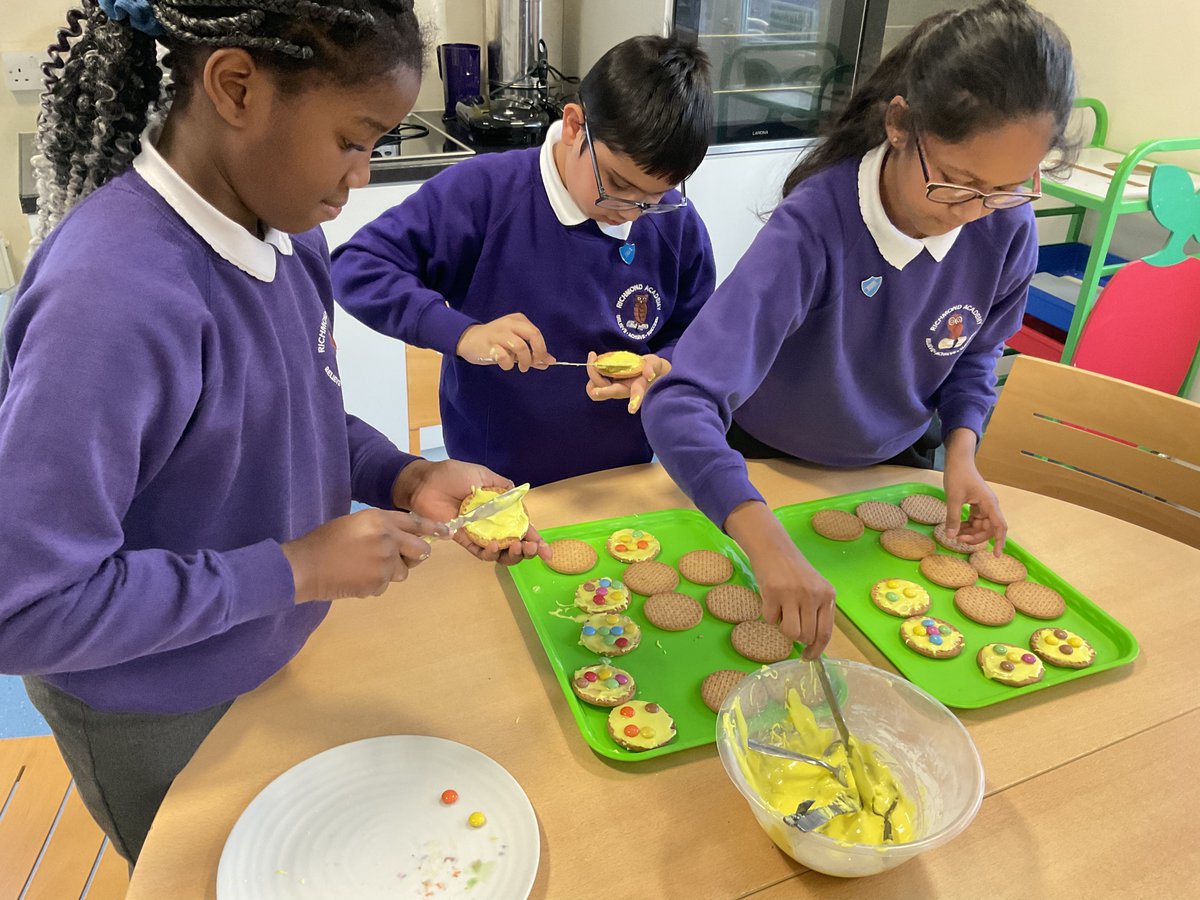 🧁CHILDREN IN NEED BAKE SALE🍪
Tomorrow our Children’s Leadership Team will be selling cakes and biscuits at break times as well as the Pudsey merchandise for <a href="/BBCCiN/">BBC Children in Need</a> 
Cakes - 50p
Biscuits - 20p