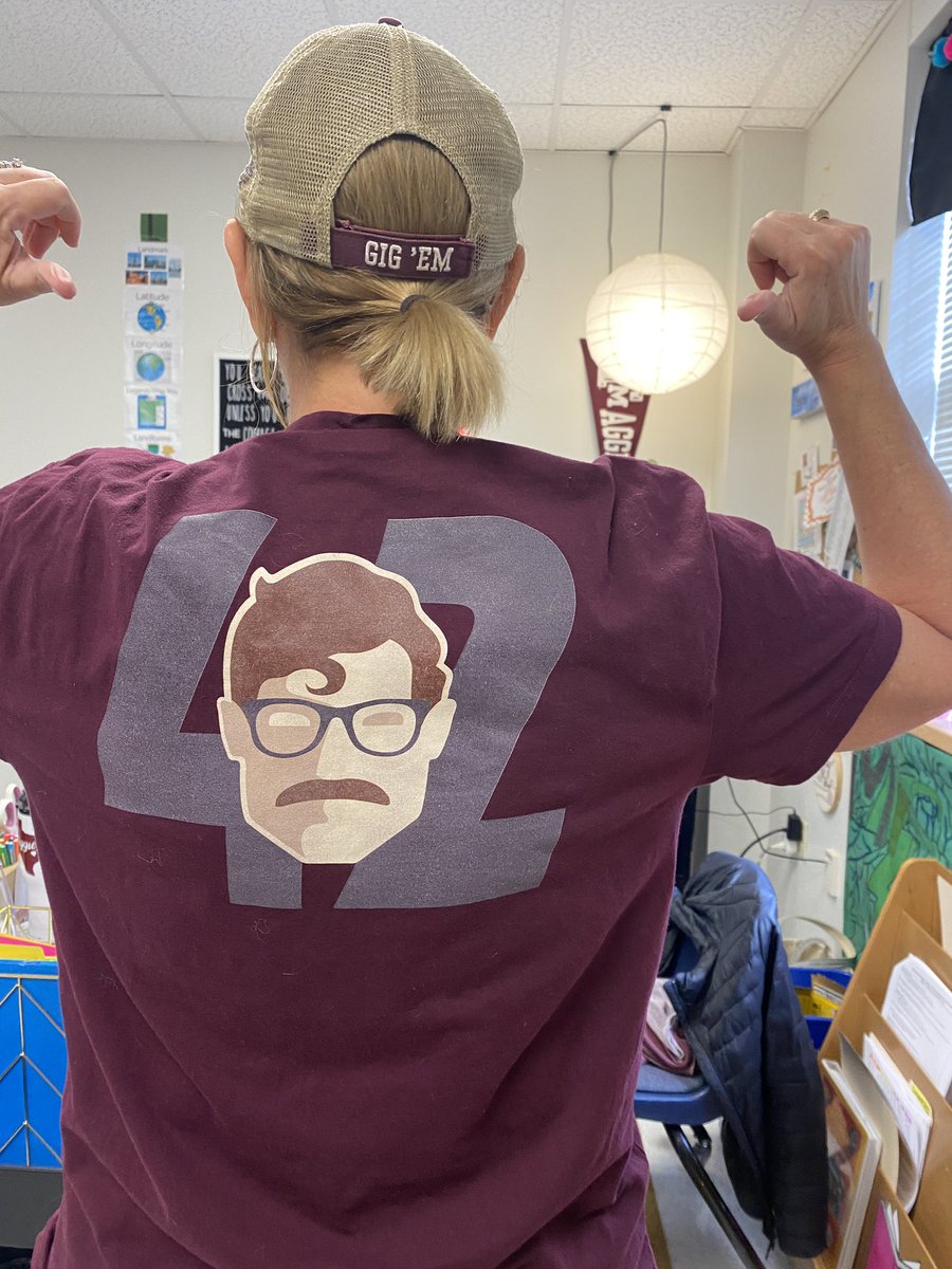 MrsMulkey5's tweet photo. Reppin @maxwright2k18 and my Aggies for #GenTX and college spirit day! Gig’em, Aggies and let’s BTHOumass. #possibilities2223 #onelisd #rm510 https://t.co/3gqQ1FDjE1