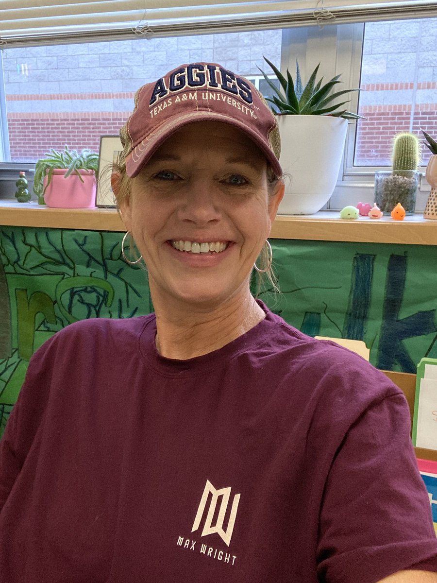 MrsMulkey5's tweet photo. Reppin @maxwright2k18 and my Aggies for #GenTX and college spirit day! Gig’em, Aggies and let’s BTHOumass. #possibilities2223 #onelisd #rm510 https://t.co/3gqQ1FDjE1