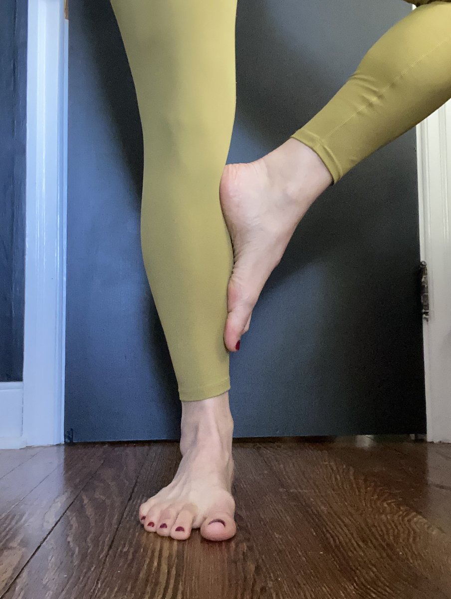FeetFavors's tweet photo. Yoga feet! 🧘🏻‍♀️🦶🏽#feetworshi̇p #feetpicsforsales #feet #feetselling #FeetArt #yogafeet #FOOTFETİSH https://t.co/4WdDdLXwYy
