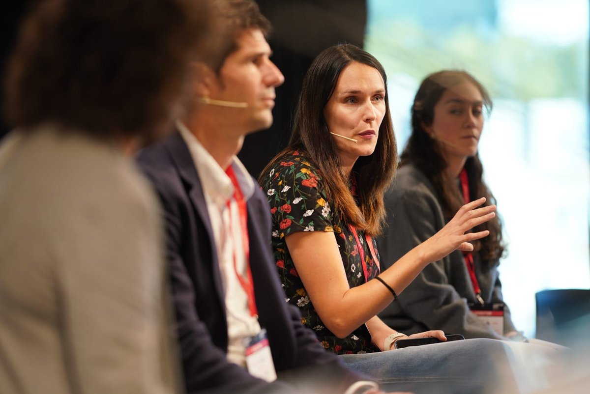 DOKSummitBilbao's tweet image. Interesantes mesas redondas en @BAT_Tower esta última tarde de #LibreCon2022. Hemos hablado de crear en colaboración, de la importancia del espacio, de computación cuántica. ¡Y ya tenemos los premios LibreCon 2022!